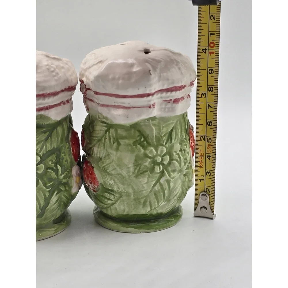 Vintage‎ Japan Strawberrt Flower Salt And Pepper Shakers Kitsch 1970s Hippy